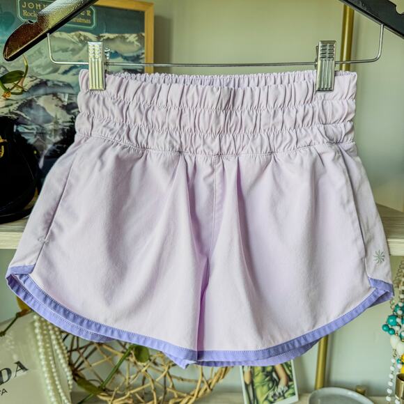 Athleta Girl, Run Free 2.5” Shorts w/ Lining, Pastel Purple, Girls Medium/8-10 - Picture 1 of 7